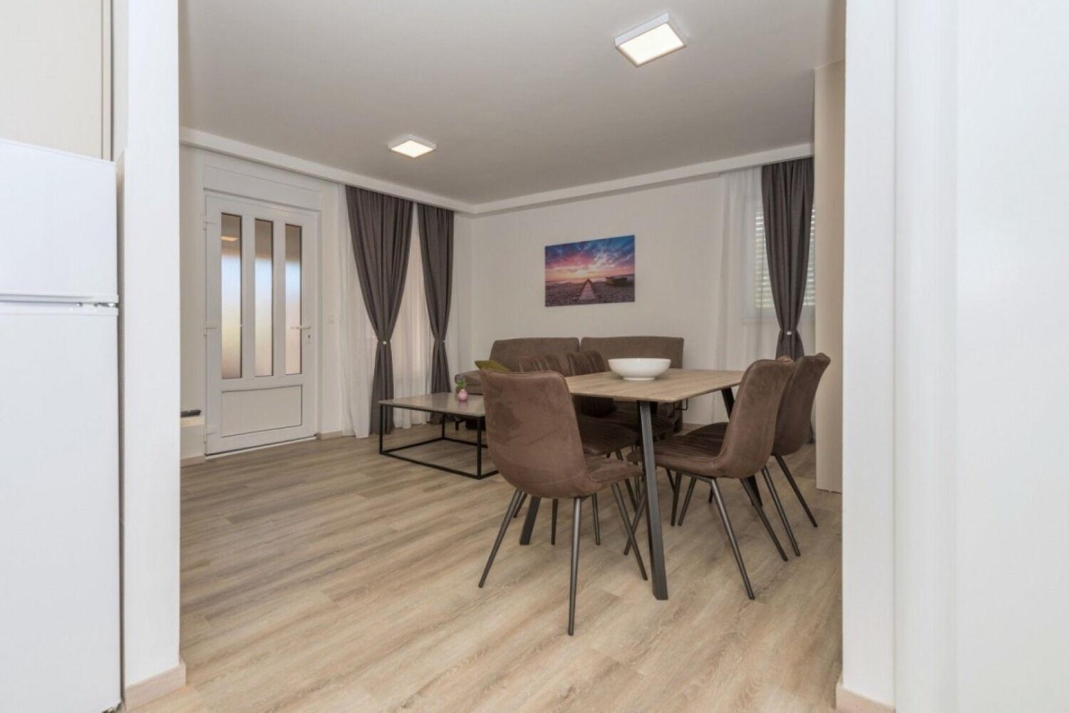 Apartments Mari - 40M From The Beach Makarska Zewnętrze zdjęcie